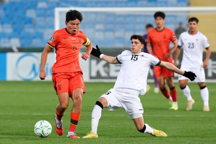 开云官网-0-0！亚洲杯中国队闷平伊拉克，历史战绩16战仅2胜1平，有进步