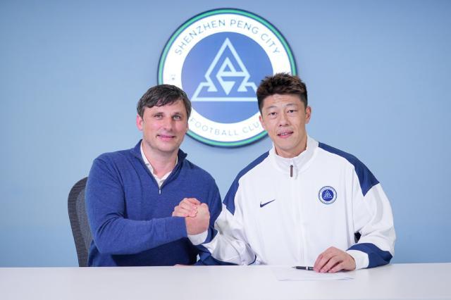 1767614144464085381.jpg 开云官网-【官方】深圳新鹏城续约姜至鹏于睿 获体育总监盛赞