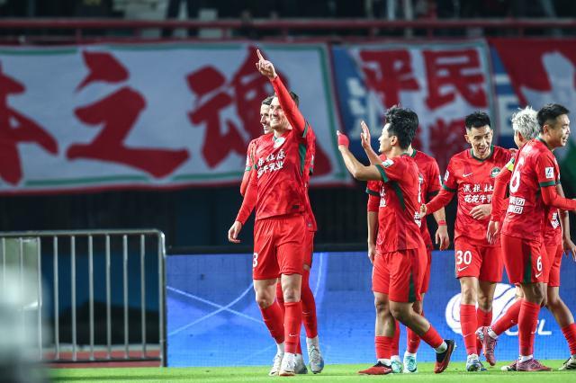 1760880547413009082.jpg 开云官网-【中超】纳萨里奥破门马亚头球 河南2比0亚泰