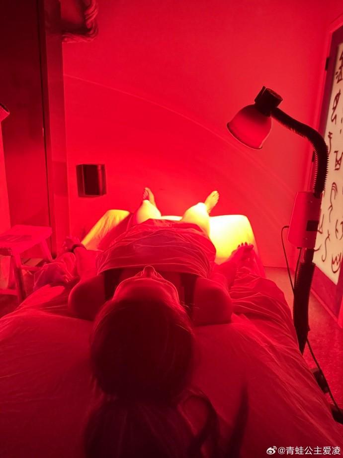 从伤病中恢复，谷爱凌结束康复期重新上雪