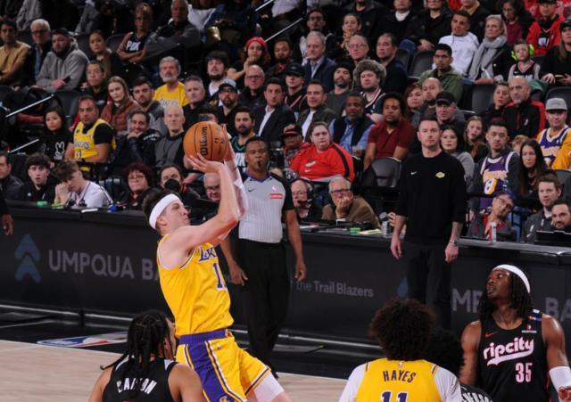 开云app-16胜3负！湖人第三球星赢球定律出炉：他成詹皇绝配