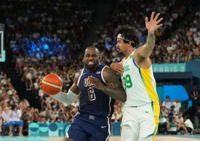 17分钟9次助攻盘活全队 詹姆斯是梦之队绝对统帅