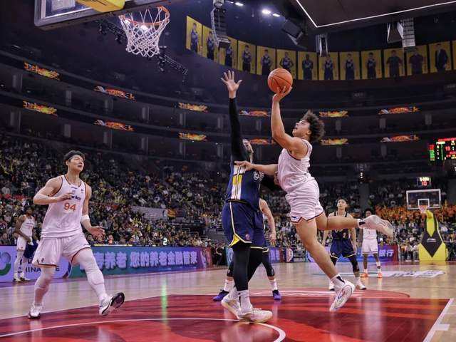 kaiyun-CBA第15轮，上海男篮113比73战胜广东队