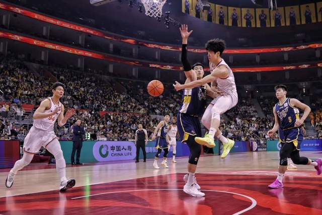 kaiyun-CBA第15轮，上海男篮113比73战胜广东队