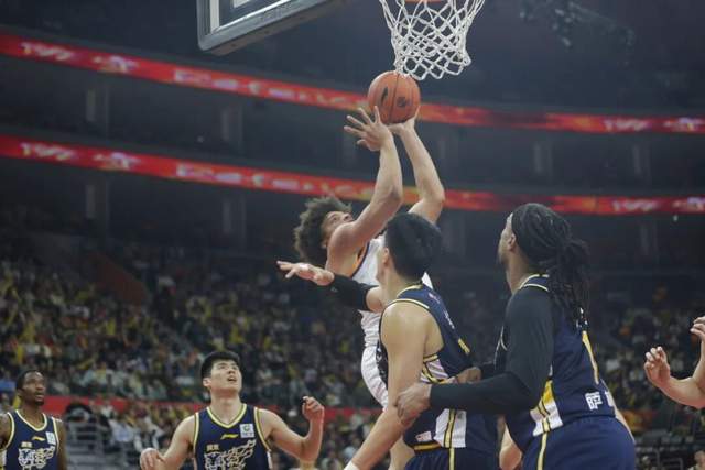 kaiyun-CBA第15轮，上海男篮113比73战胜广东队