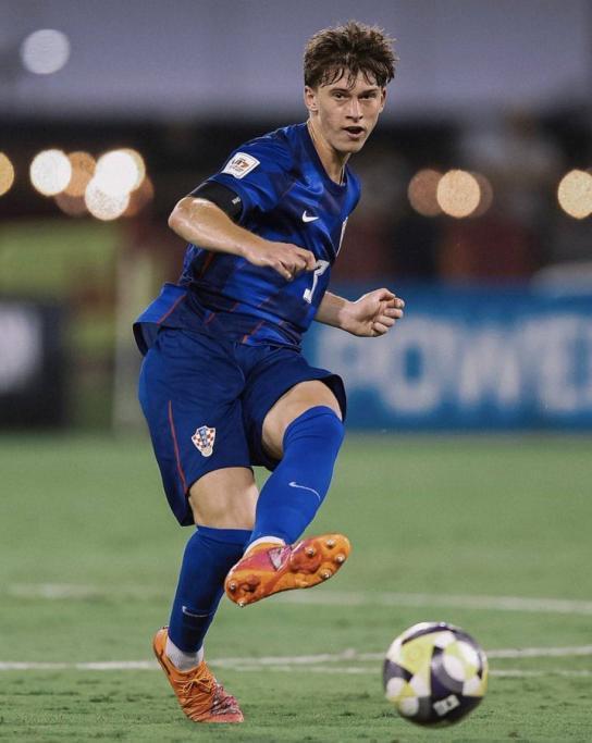 开云官网-世体：巴萨重新关注马竞青训后卫斯皮纳，也在关注亚基罗维奇