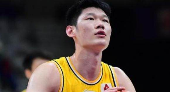 开云平台-广厦公布胡金秋伤情：右侧胫骨挫伤&amp;软组织损伤