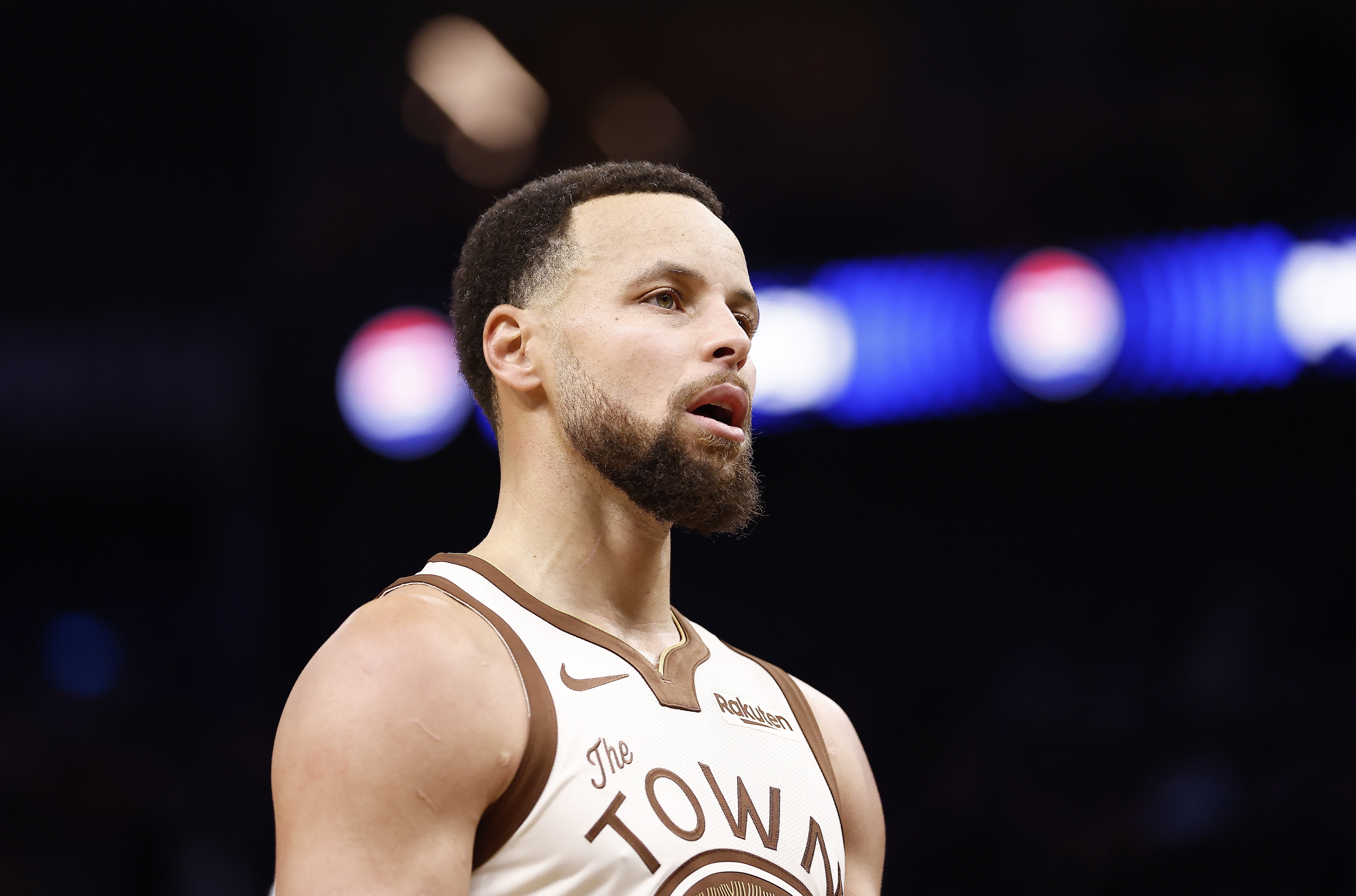 开云官网-库里会换队？科尔：想想他对勇士意味着什么吧 无法想象他会离开