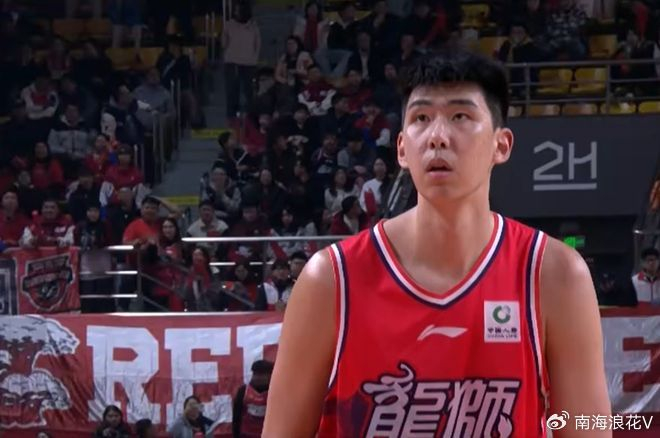 开云平台-2米26中锋,砍24分14板大号两双,完爆同曦内线, 球迷:杜锋怎么看?|广州队|南京同曦|加时赛|徐昕|郭昊文_新浪体育_新浪新闻
