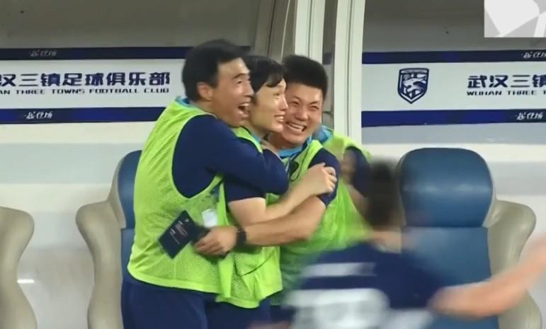 邓卓翔:接手三镇队时有点麻爪;这份工作几乎占据我所有生活