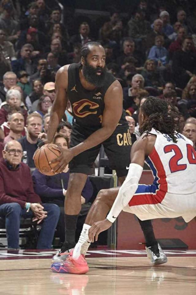 开云app-哈登一人撑起克里夫兰！7助攻激活1奇兵 “德国超跑”15分灭旧主|詹姆斯·哈登|骑士|活塞|三分球|泰森_新浪体育_新浪新闻