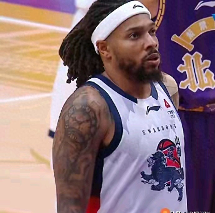 开云平台-邱彪这盘棋,新外援真不是来当“得分王”的!|琼斯|陶汉林|山东男篮|德雷克·鲍威尔|诺曼·鲍威尔_新浪体育_新浪新闻