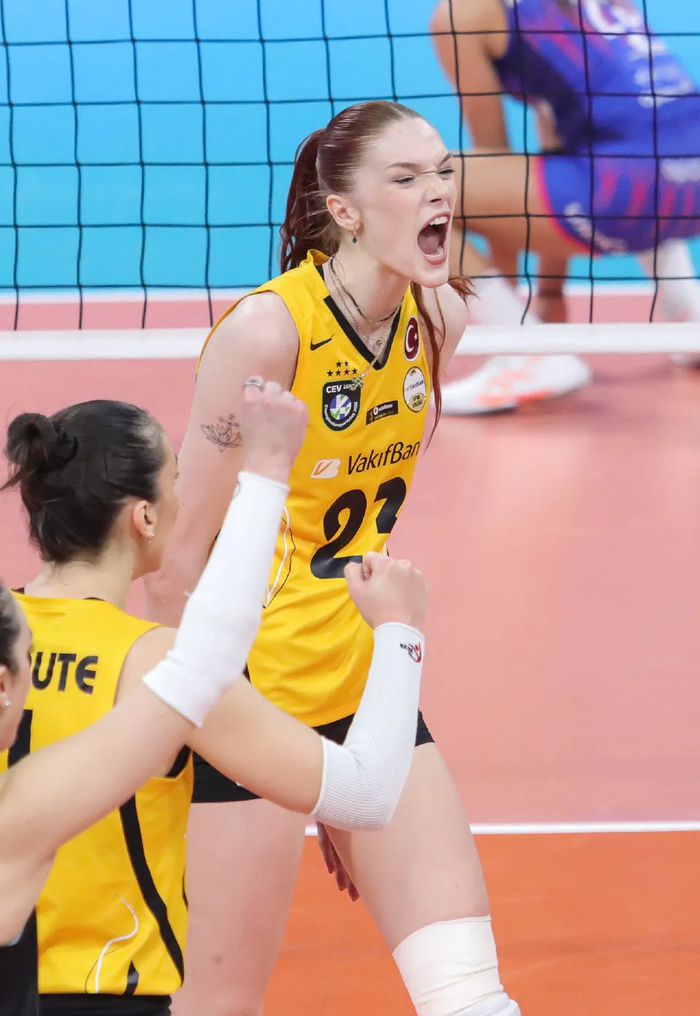 开云体育-米兰女排主场遭逆转,埃格努空砍38分,马尔科娃封神加冕MVP|AC米兰|瓦基弗银行|扣球|欧冠|比赛_新浪体育_新浪新闻