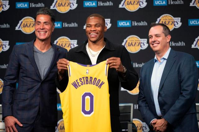 开云app-荣归故里韦少笑逐颜开，新赛季他要“边走边看”