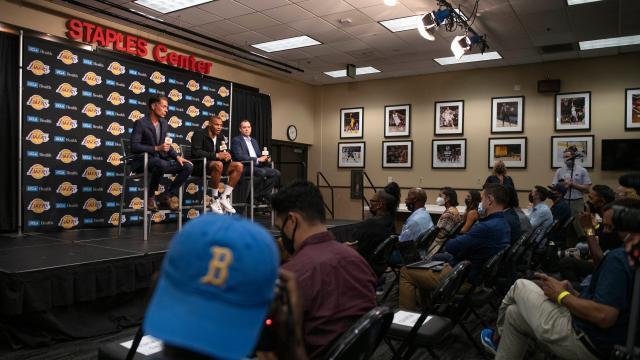 开云app-荣归故里韦少笑逐颜开，新赛季他要“边走边看”