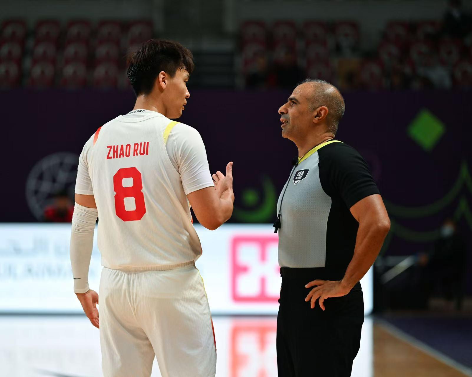 开云平台-中国男篮为何能逆转台北队?苏群点评一针见血!4人满分3人不合格