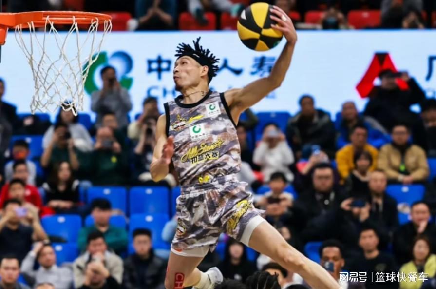 开云体育-男篮40岁老将夺冠！张镇麟宿敌获美国扣篮王：转手送陌生人一辆车