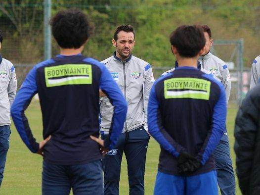 1618719419431085288.jpg 开云app-云指挥两个月后 J联赛的新外教终于到达球队主场