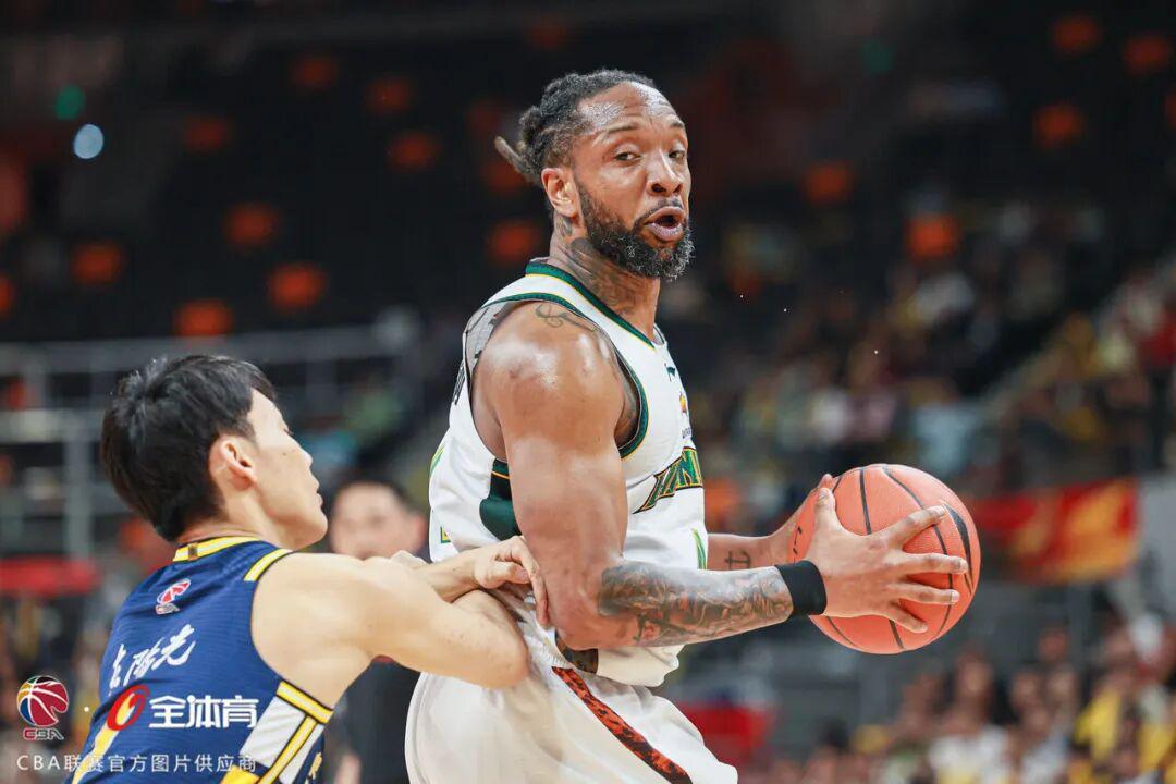 开云平台-付豪26分9板 鄢手骐17分 莫兰德21板6助攻 辽宁本钢客场89:73战胜深圳马可波罗