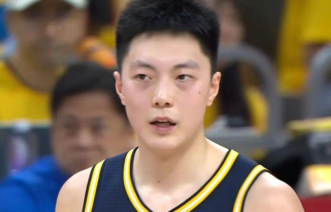 广东男篮加时3分险胜北京，张皓嘉读秒绝杀 胡明轩23+6奎因39+9+8